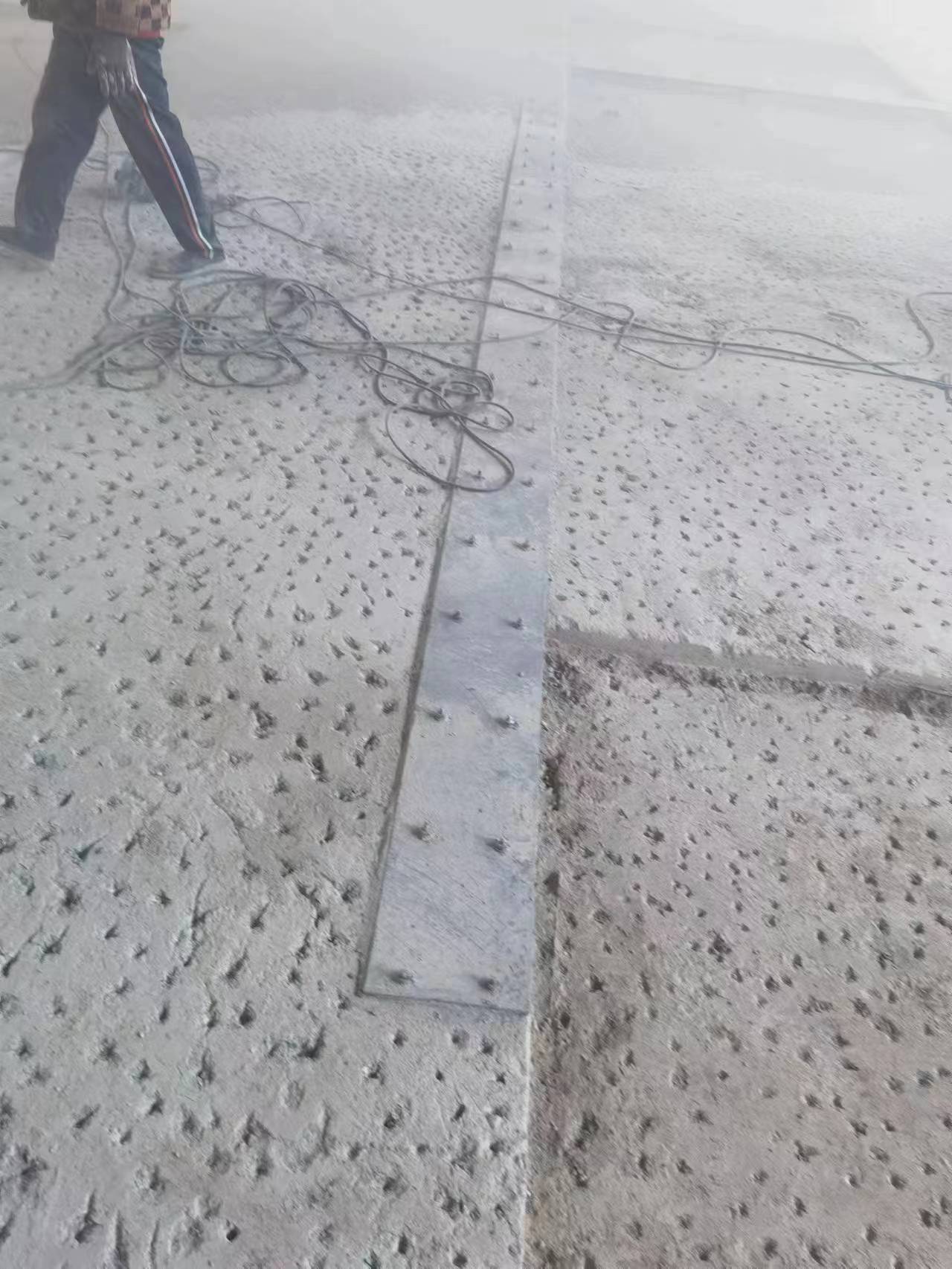 赤峰厂房地面加固