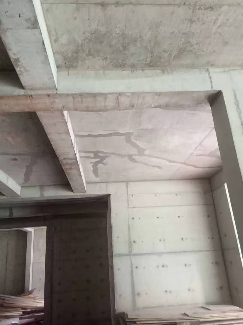 赤峰房屋顶楼开裂怎么处理